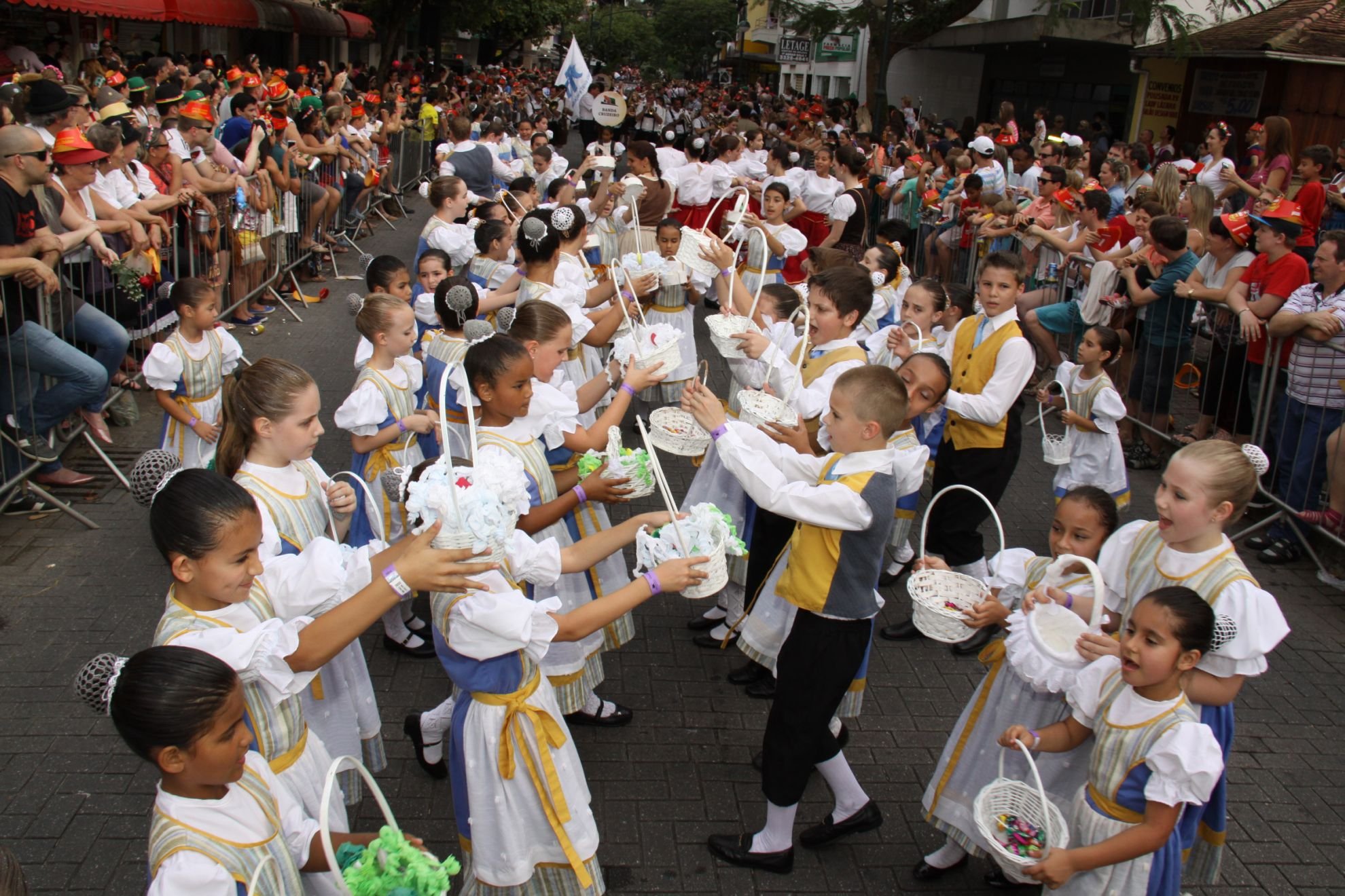 Desfiles durante a Oktoberfest em 2014 / Foto: Marcelo Martins